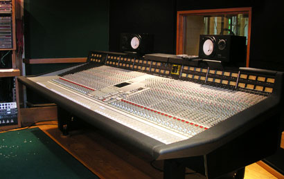 12_GRAND-UPRIGHT-STUDIO